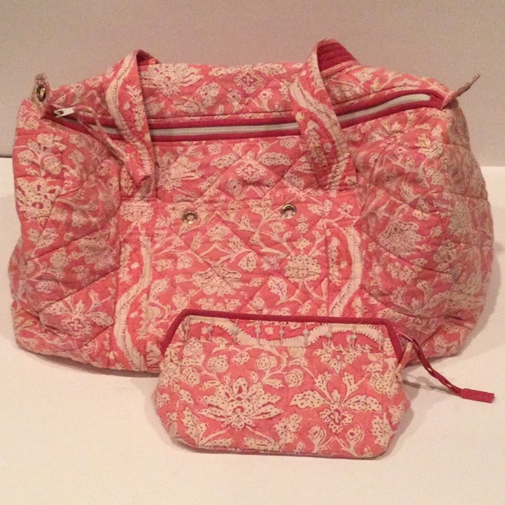 Quilted duffel bag pink and white